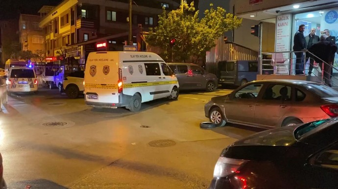 Küçükçekmece'de silah sesleri! Tamirci dükkanına kurşun yağdırdılar - Resim : 1