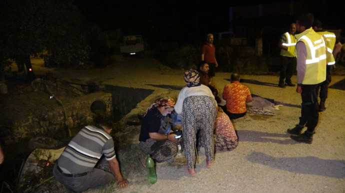 Antalya’da feci kaza! Otomobil sulama kanalına uçtu: Boğularak can verdiler - Resim : 1