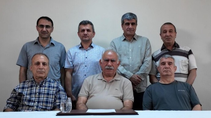 Teröristbaşı Öcalan'dan PKK'ya 'silahları bırakın' çağrısı!  İmralı’dan yeni görüntü - Resim : 1