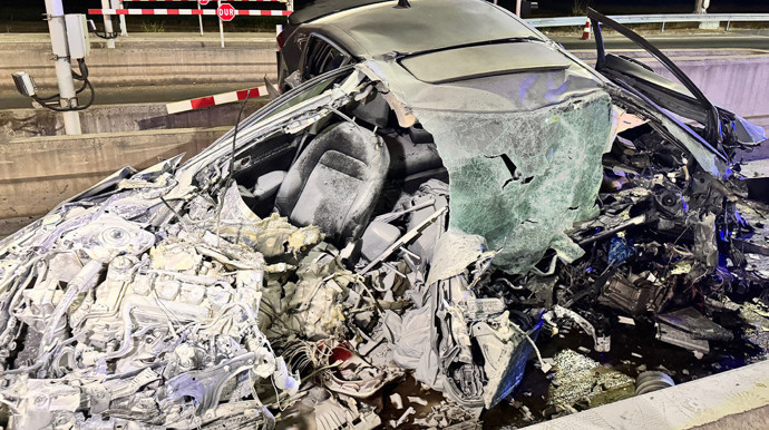 Kuzey Marmara Otoyolu'nda feci ölüm! Gişelere çarptı: Otomobil hurdaya döndü - Resim : 2