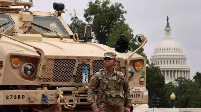 Washington'da acil durum ilan etmişti! Trump işini şansa bırakmıyor: 'Gece ordu ve polis ile birlikte devriye gezeceğim' - Resim : 2