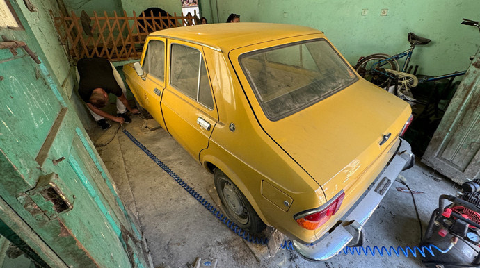 Türkiye'de tek! 44 sene sır gibi garajda saklandı: Dudak uçuklatan fiyata satıldı - Resim : 1