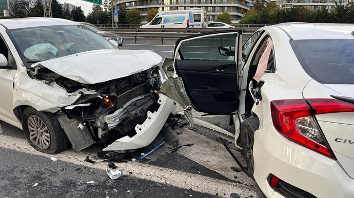Bağcılar TEM Otoyolu’nda kaza: Çok sayıda yaralı var - Resim : 1