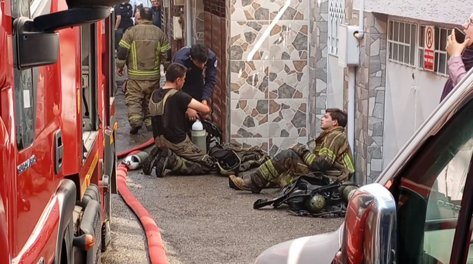 Mahallede yangın paniği! Çatı katı alev topuna döndü - Resim : 3