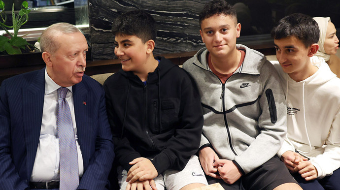 Cumhurbaşkanı Erdoğan'dan sürpriz kafe ziyareti! Vatandaşlarla sohbet etti - Resim : 2