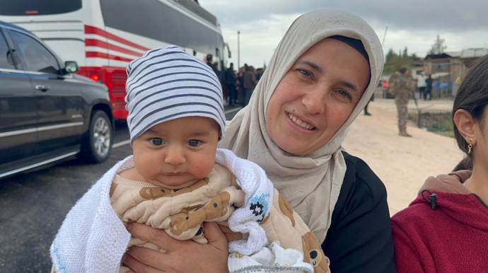 Cumhurbaşkanı Erdoğan'a sıcak karşılama! Konvoyu durdurdu, 4 aylık bebeği sevdi - Resim : 1