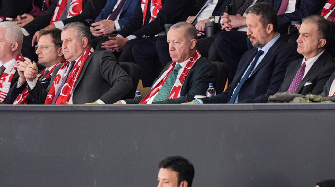 Cumhurbaşkanı Erdoğan, A Milli Erkek Basketbol Takımı'nı yalnız bırakmadı! Maçı tribünde takip etti - Resim : 1