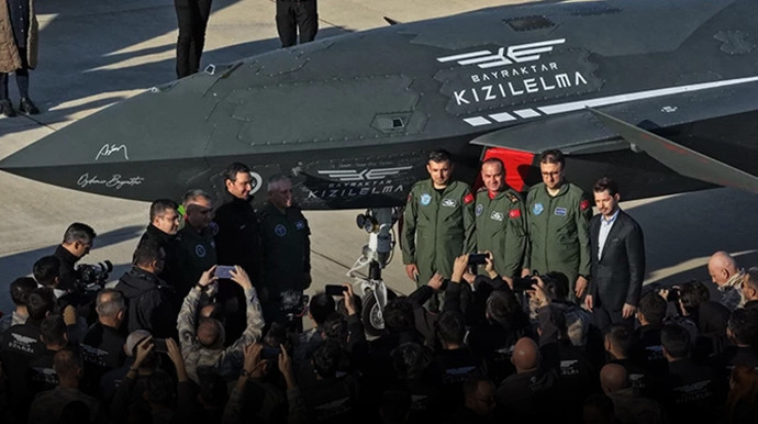 KIZILELMA'nın başarısı dünyada yankılandı: Dünya şaşkınlıkla izledi! 'Görünmeden gör, vurulmadan vur' - Resim : 1