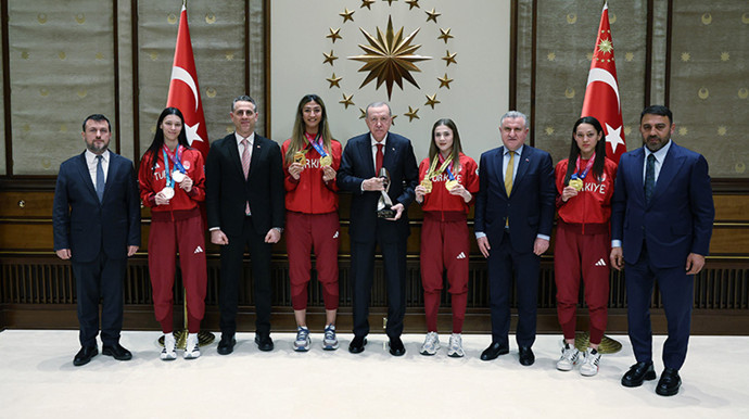 Cumhurbaşkanı Erdoğan madalya kazanan sporcuları kabul etti - Resim : 5