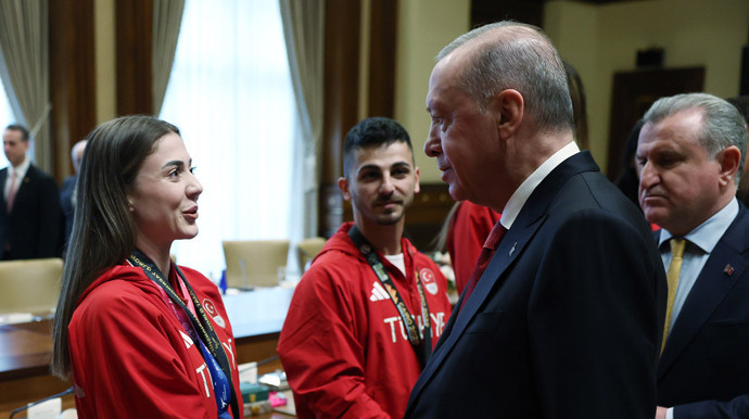 Cumhurbaşkanı Erdoğan madalya kazanan sporcuları kabul etti - Resim : 4