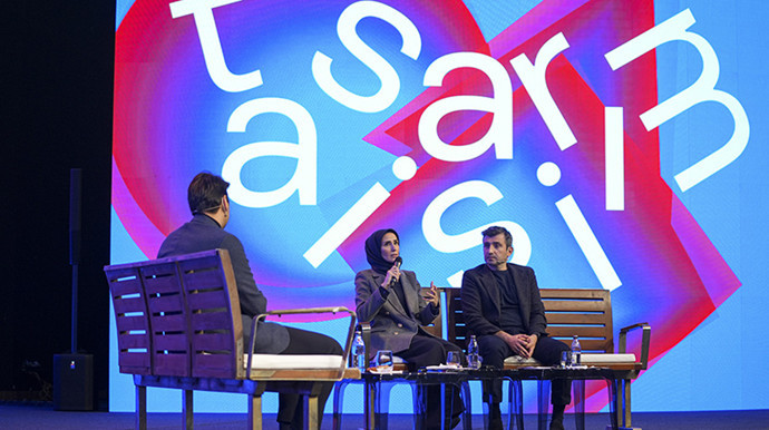 Selçuk Bayraktar ve eşi Sümeyye Erdoğan Bayraktar Tasarım İşi Buluşması’na katıldı! Selçuk Bayraktar'dan eşine gülümseten iltifat! - Resim : 2