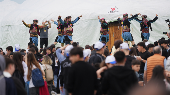 8. Etnospor Festivali&rsquo;nde renkli g&ouml;r&uuml;nt&uuml;ler! K&uuml;lt&uuml;r, spor ve m&uuml;zik bir araya geldi - Resim : 1