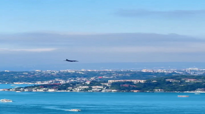 Turkuvaz Boğaz'a SOLOTÜRK selamı! F-16'lar görsel şov yaptı! - Resim : 3