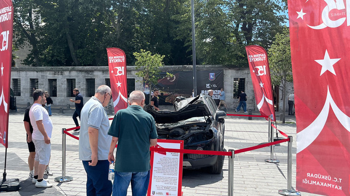 Tankın ezdiği o araç hafızalardaki yerinin koruyor! Üsküdar’da ziyarete açıldı - Resim : 4