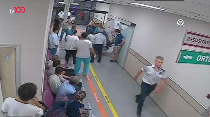 15 Temmuz gecesine ait yeni görüntüler ortaya çıktı! Demokrasi mücadelesinin "İkinci Cephesi"nde yaşananlar görüntülendi: Her yer kan kokuyordu - Resim : 1