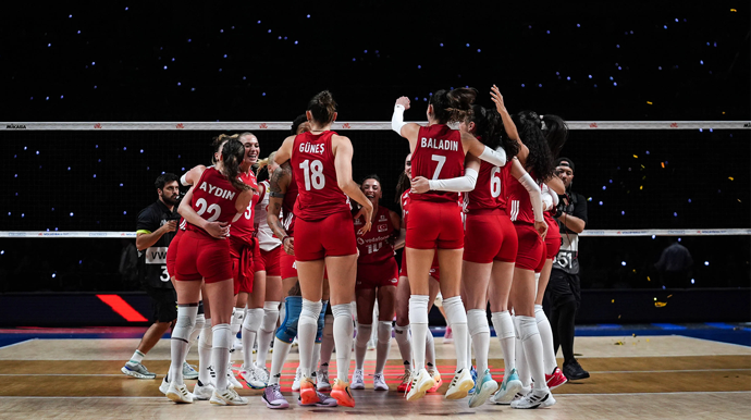 Türkiye’nin Doksan Yıllık Kadın Voleybolunun İlk Sporcusu - Resim : 1