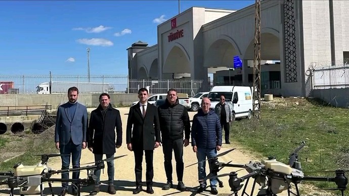 Türkiye'nin üretim merkezlerinden biri olan Edirne'de bir ilke imza atıldı. O canlının üreme alanı olan tarım arazilerinde dron ile mücadele başladı - Resim : 1