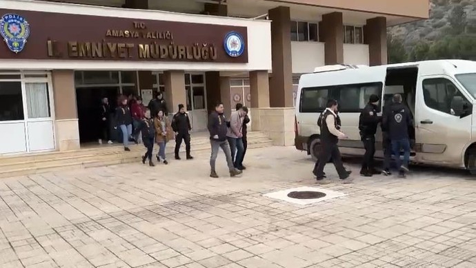 Sosyal medyadan büyük vurgun: 81 ilde 16 bin kişiyi dolandırdılar! - Resim : 1