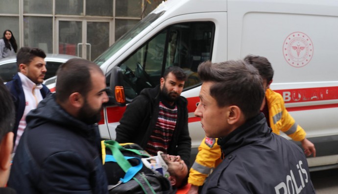 Polisten kaçmak isteyen sevgililer 3. kattan atladı! Sebebi bakın ne çıktı - Resim : 1