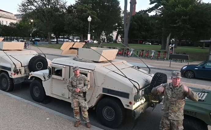 Washington sokaklarında zırhlı araçlar: Trump Ulusal Muhafızları neden görevlendirdi? - Resim : 2