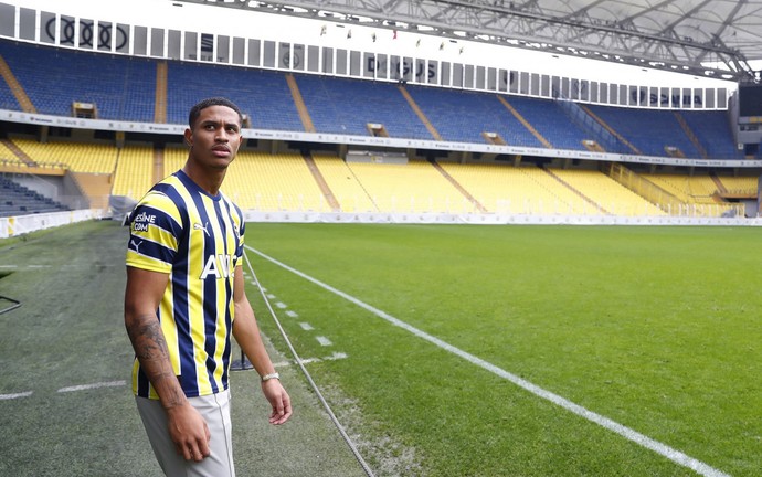 Fenerbahçe'de "çöp" denilen futbolcuya dev kulüp talip oldu. 6 milyon euroya gelmişti, 15 milyon euroya transfer olacak - Resim : 1