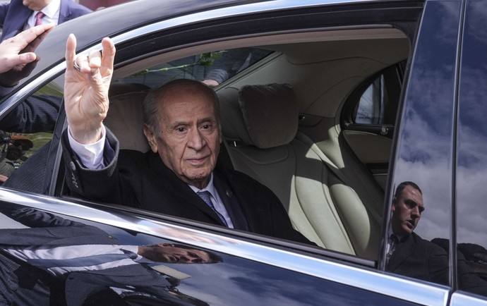 MHP lideri Devlet Bahçeli'den 65 gün sonra ilk görüntü! Türkeş'in mezarını ziyaret etti, MHP Genel Merkezi'nde mesaiye başladı - Resim : 4
