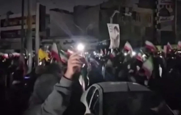 İsrail-İran savaşında 30'uncu gün! Tahran karanlığa gömüldü - Resim : 1