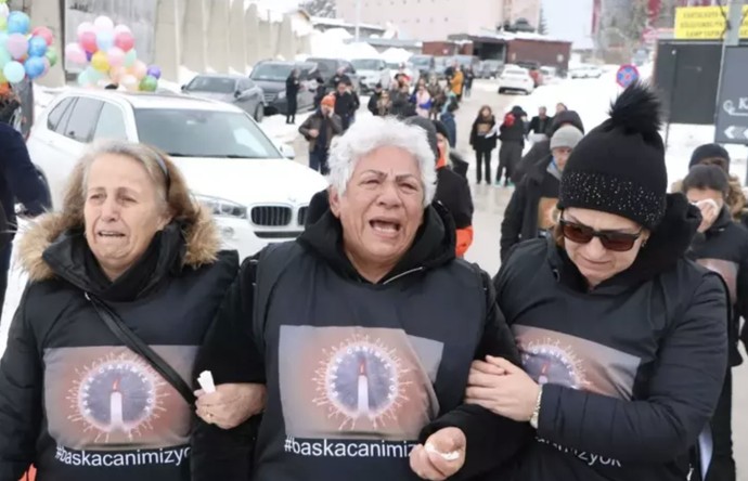 Kartalkaya faciası unutulmadı!Faciada yakınlarını kaybedenler gözyaşlarına boğuldu - Resim : 2