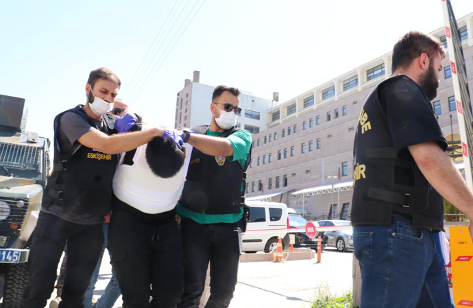 Eskişehir'de canlı yayın açıp sokakta 5 kişiyi bıçaklamıştı! Cezaevinde intihar etti - Resim : 1