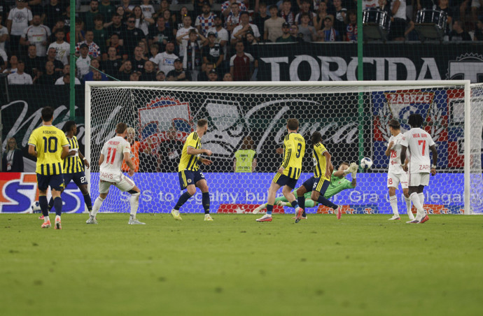 Fenerbahçe Şampiyonlar Ligi gruplarına tv100'de ilerliyor! Rakip bu sefer Sturm Graz... İşte kanal ve frekans ayarları - Resim : 1