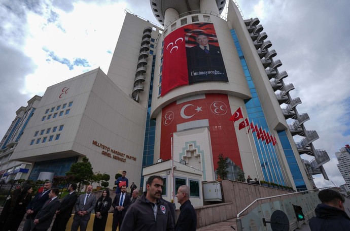 MHP lideri Devlet Bahçeli'den 65 gün sonra ilk görüntü! Türkeş'in mezarını ziyaret etti, MHP Genel Merkezi'nde mesaiye başladı - Resim : 22