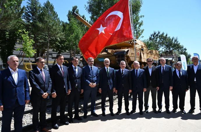 Bakan Uraloğlu duyurdu! Savaş tanklarımızı taşıyacak vagonlar hazır - Resim : 5