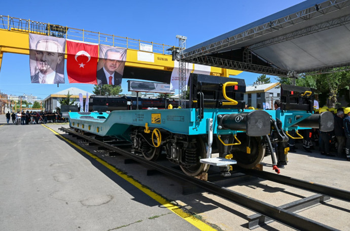Bakan Uraloğlu duyurdu! Savaş tanklarımızı taşıyacak vagonlar hazır - Resim : 1