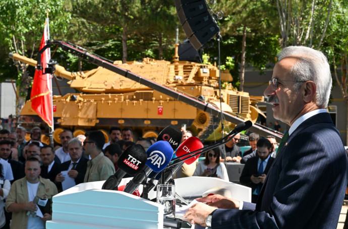 Bakan Uraloğlu duyurdu! Savaş tanklarımızı taşıyacak vagonlar hazır - Resim : 2