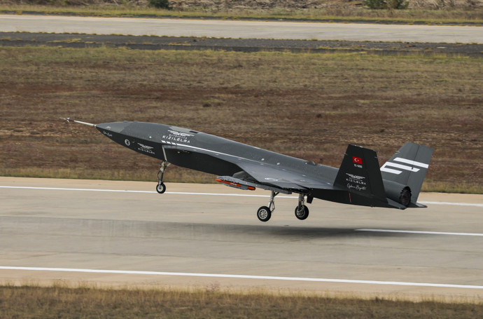 Havacılık tarihinde ilklere imza attı... Bayraktar Kızılelma'dan ilk atışta tam isabet! O görüntüler paylaşıldı - Resim : 3