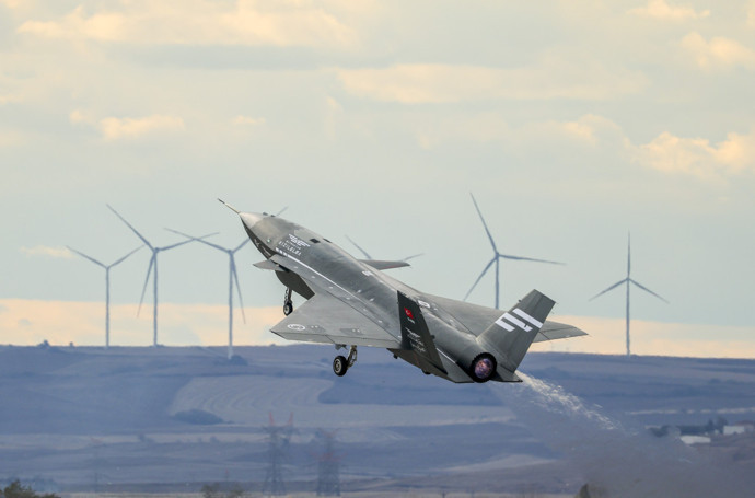 Havacılık tarihinde ilklere imza attı... Bayraktar Kızılelma'dan ilk atışta tam isabet! O görüntüler paylaşıldı - Resim : 2