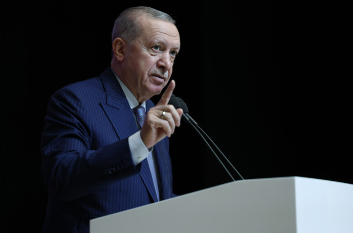 Cumhurbaşkanı Erdoğan'dan önemli açıklamalar : 'Atatürk'e yönelik hakaretamiz ifadelere karşıyız' - Resim : 2