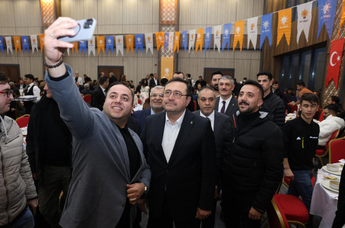 AK Parti Gaziantep&rsquo;te teşkilat ruhu vurgusu! Fedaioğlu: Makamların &uuml;zerinde bir g&ouml;n&uuml;l seferberliğidir - Resim : 3