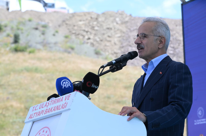 Bakan Uraloğlu duyurdu! Dağı delip geçecekler! Çamlıbel Tüneli ile 13 keskin viraj yok olacak! - Resim : 2