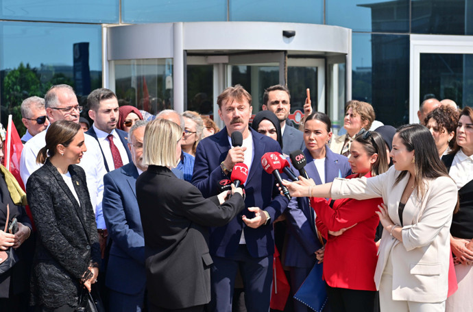 Şehit aileleri ayağa kalktı: CHP’li isim hakkında suç duyurusu: Ben 17 yaşındaki evladımı boşuna mı şehit verdim? - Resim : 1