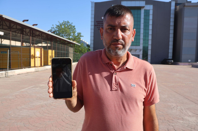 Hatay'da akılalmaz skandal! Cenazeye son kez bakmak isteyince gerçek ortaya çıktı: Benim ağabeyimin dişleri bembeyazdı - Resim : 2