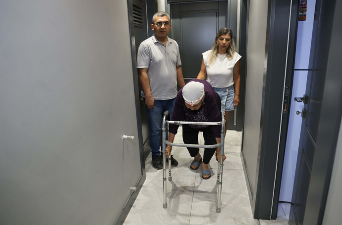 Adana'da akıllara durgun veren olay! Kızı ve torunu tarafından dolandırıldı: 20 günde 13 milyon harcadılar - Resim : 4