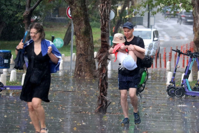 Meteoroloji uyardı: Sıcak, sağanak, fırtına hepsi aynı anda geliyor - Resim : 1