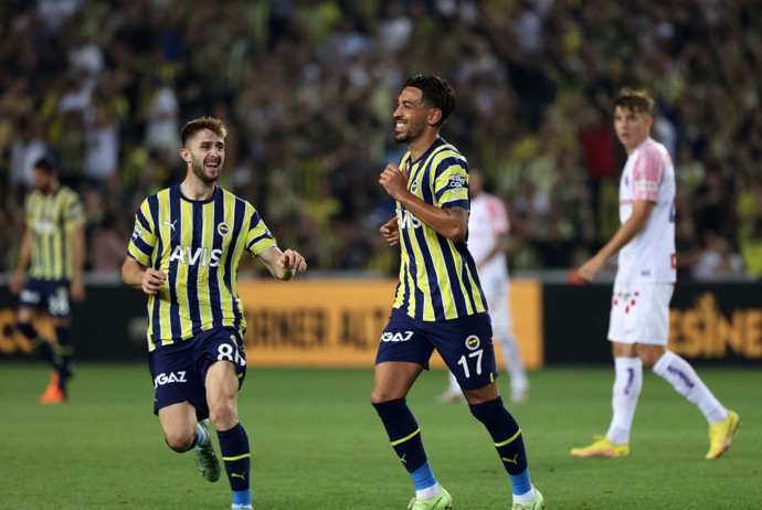 Süper Lig'de 12 gol 9 asistle kariyer sezonunu yaşayan İsmail Kartal'ın yıldızını yemişti! Tepki gören Mourinho çark etti - Resim : 1
