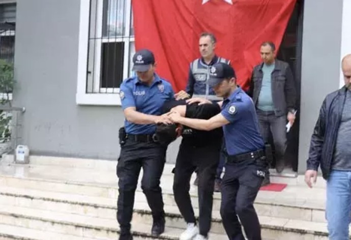 2 yaşındaki bebeğe şiddet infial yaratmıştı! O cani cezaevine böyle gönderildi! - Resim : 2