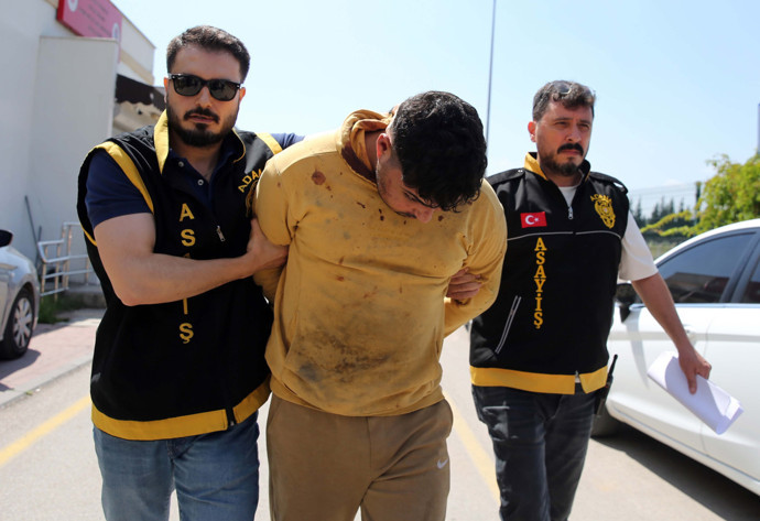 Adana’da polisi vuran şüpheliyle ilgili yeni detay! Gece kulübünden atılmış - Resim : 1