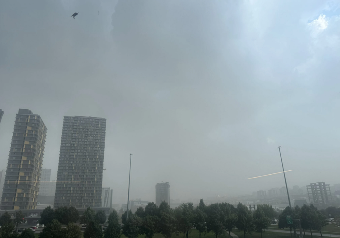 Uyarılar art arda gelmilti! İstanbul'da fırtına: Gökyüzü siyah bulutlarla kaplandı - Resim : 1