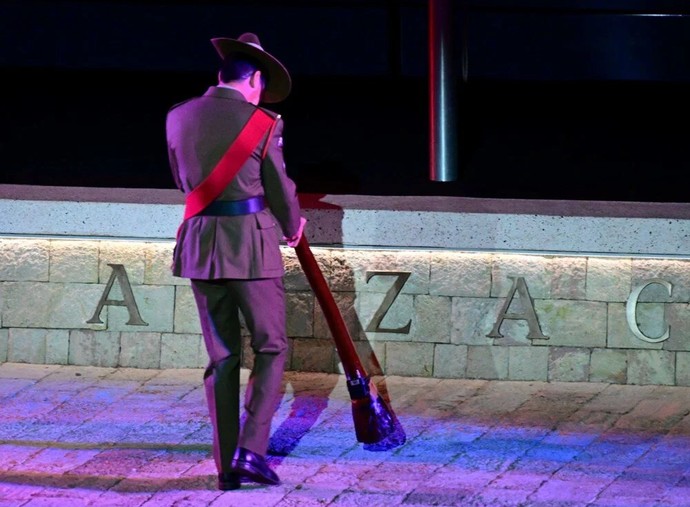 Anzak Koyu'nda "Şafak Ayini" yapıldı - Resim : 4