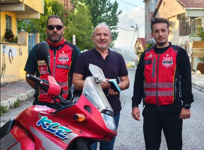 Orman yangınları ve motosikletlerin gücü! Çanakkale yangınını söndürmeye 2500 motosikletli gönüllünün gittiğini biliyor musunuz ? - Resim : 1