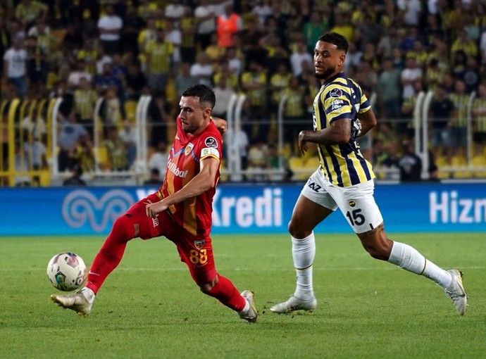 Fenerbahçe 3 puanı rahat aldı! Kayserispor’u 2-0’lık skorla mağlup etti - Resim : 1